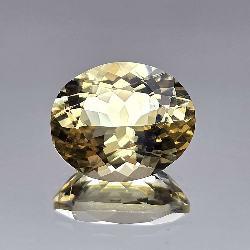 Stone of Scapolite Oval 4,35 Ct.