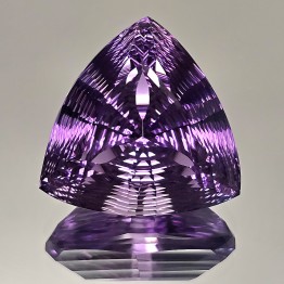 Stone Amethyst Trilliant Concave Cut of 43,14 ct.