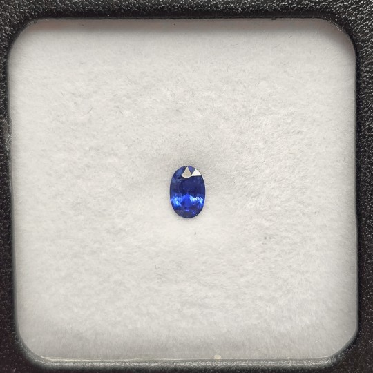 Natural oval blue sapphire ct. 0,62