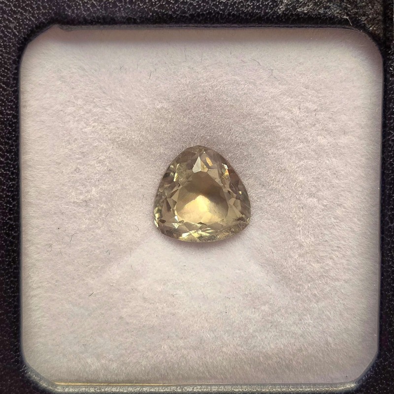 Pietra di Zultanite a Goccia Bombata CT. 5,01