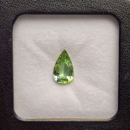 Green Tormalina Stone in Goccia 2,89 Ct.