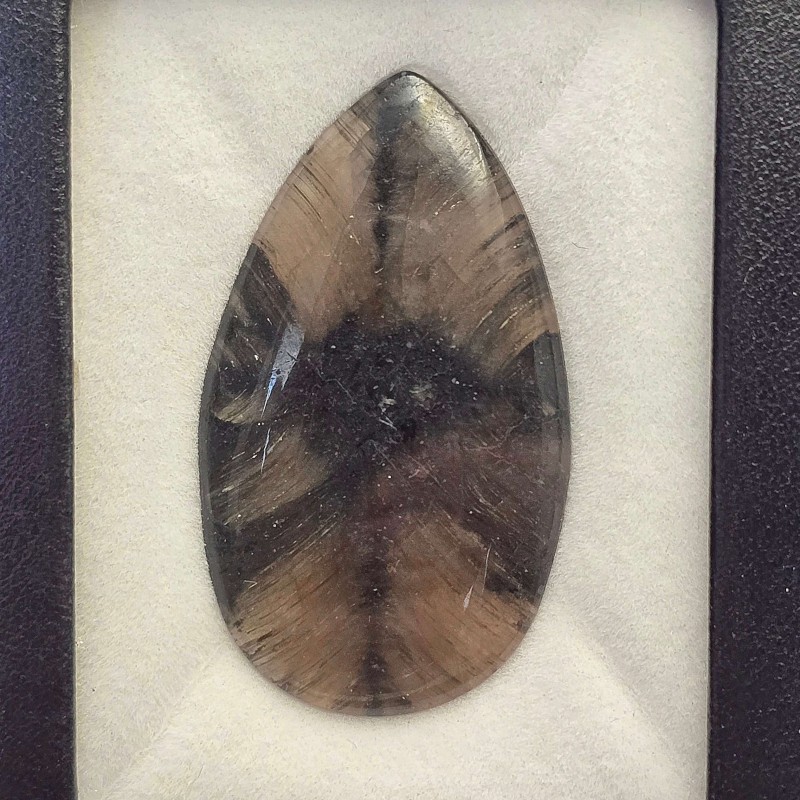 Stone of Chiastolite Cabochon in Goccia 53,95 Ct.