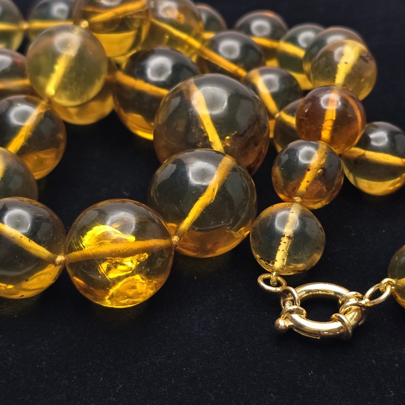 Collana di Ambra Mesoamericana Sferica