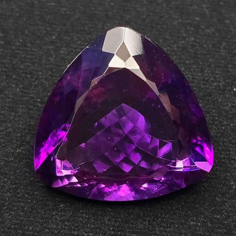 Stone of Amethyst Trilliant 39,93 Ct.