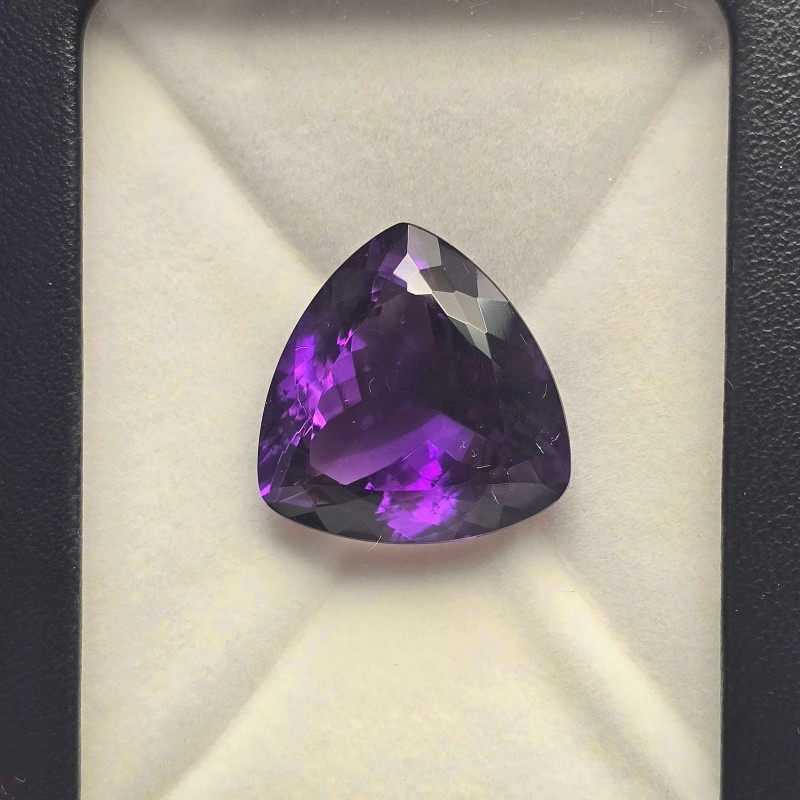 Stone of Amethyst Trilliant 39,93 Ct.
