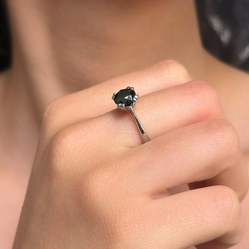 Anello in Oro con Diamante Nero Rotondo ø 7,4 mm