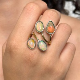 Anello Contrariè con 4 Opali Etiopi