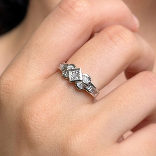 White gold ring with diamonds 0.71 ct.