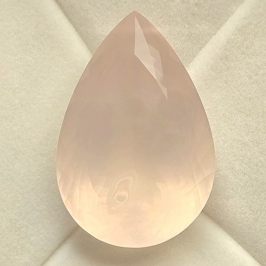 Pietra di Quarzo Rosa a Goccia 258 Ct.