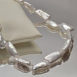 Strand of pearl White dragons Ø 8.5 / 10 mm