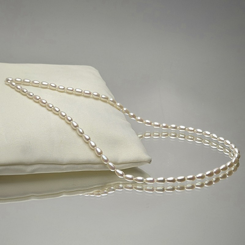 Strand of Pearl White ovals Ø 4 / 4.5 mm