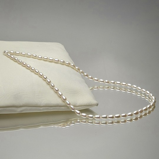 Strand of Pearl White ovals Ø 4 / 4.5 mm