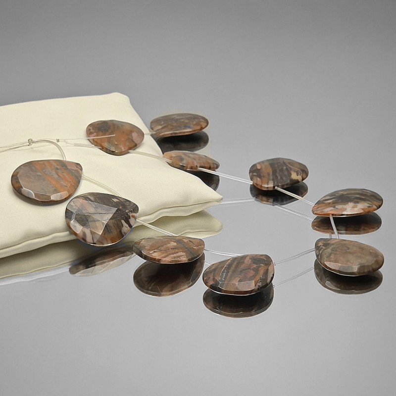 Filo di Diaspro Variegato Rosso Marrone Beige Taglio a Goccia Sfaccettata Forata in Testa