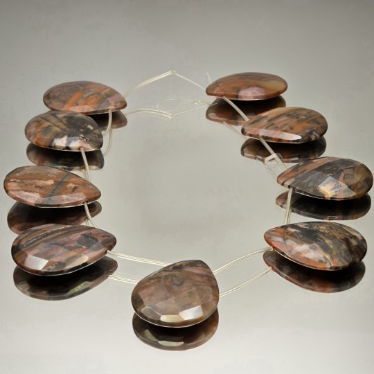 Filo di Diaspro Variegato Rosso Marrone Beige Taglio a Goccia Sfaccettata Forata in Testa