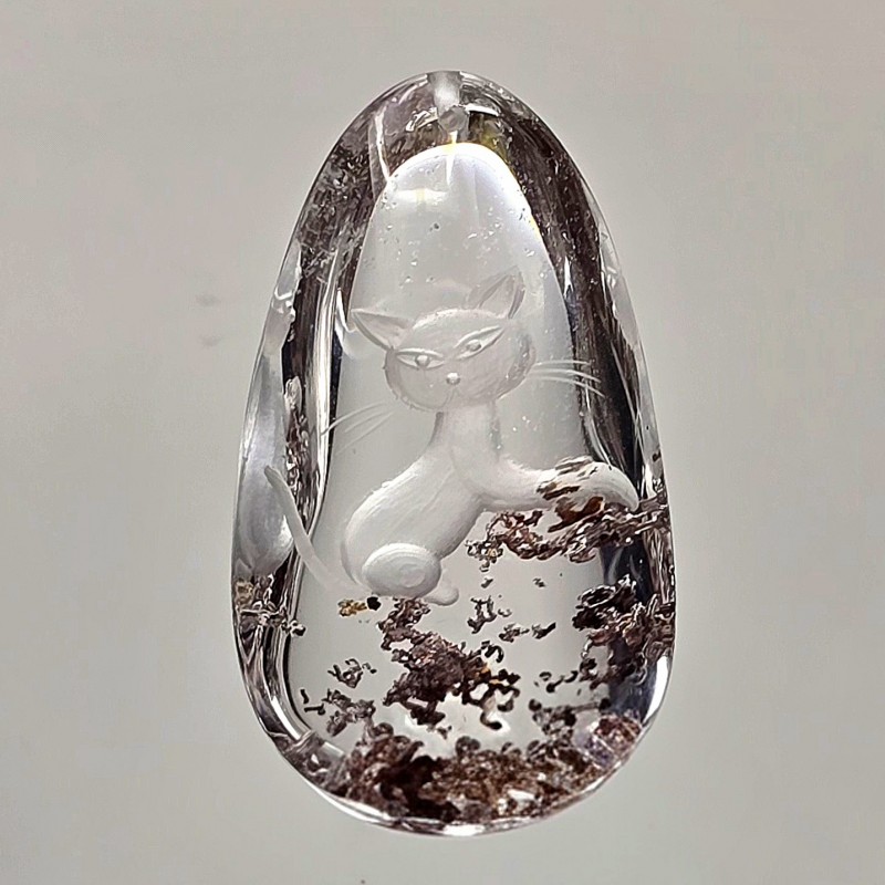 Pietra di Quarzo con Lodolite Retroinciso con Gatto