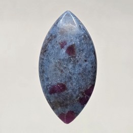 Pietra di Rubino in Cianite a Navette 50,62 Ct.