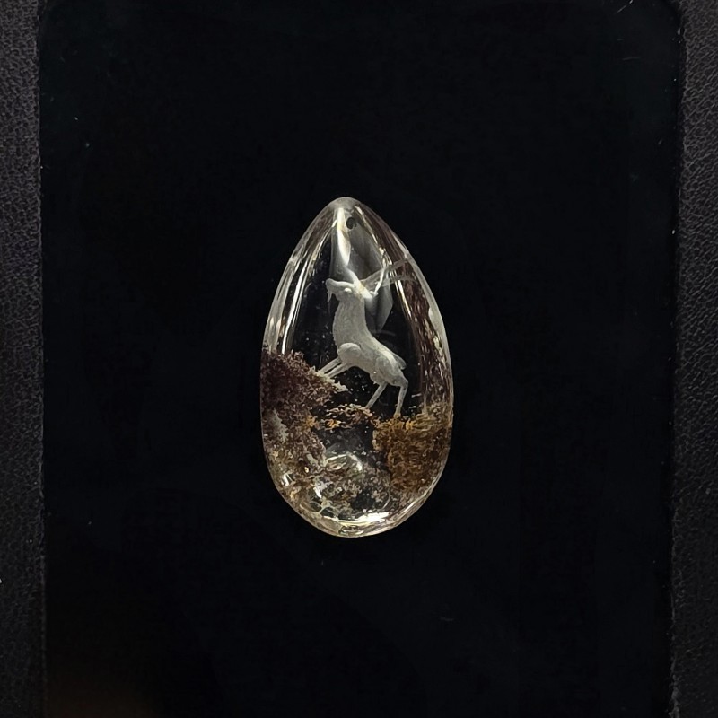 Pietra di Quarzo con Lodolite Retroinciso con Stambecco