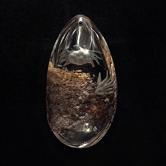 Pietra di Quarzo con Lodolite Retroinciso con Granchio