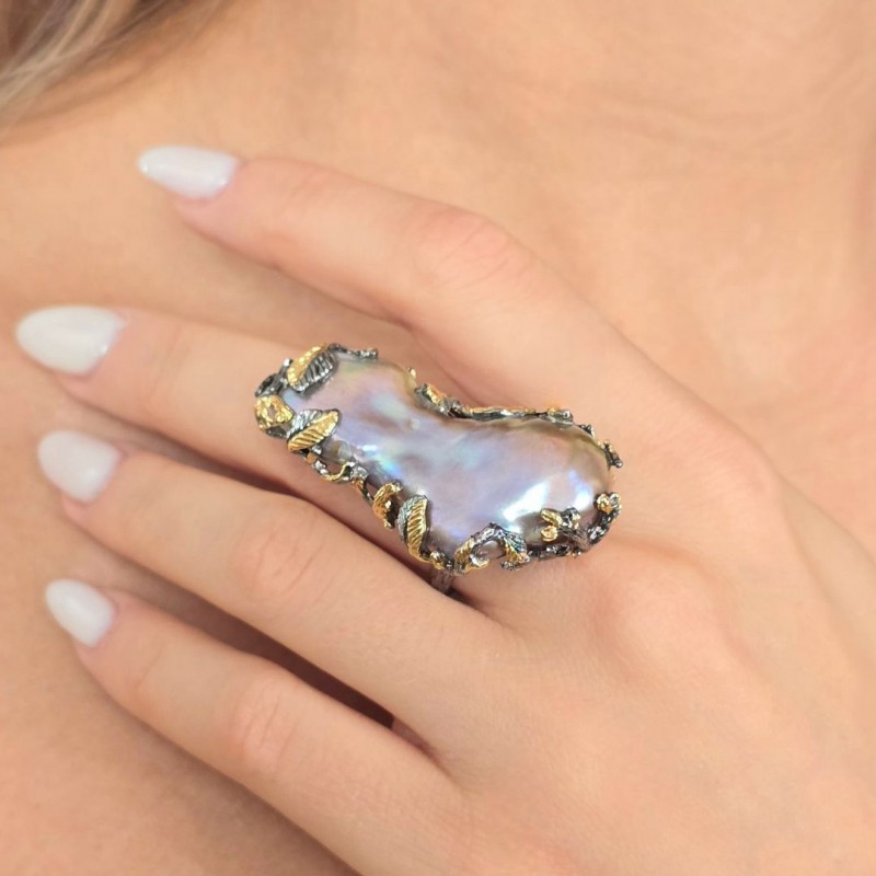 Ring with baroque violet pearl