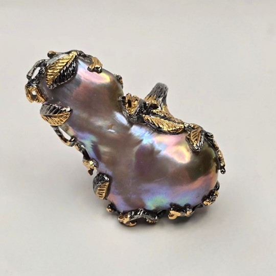 Ring with baroque violet pearl