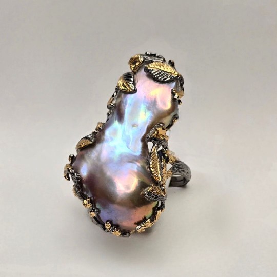 Ring with baroque violet pearl