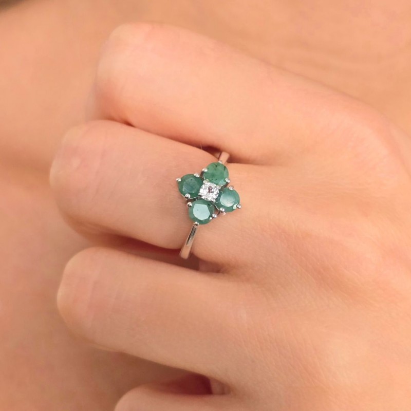 Anello a Fiore con Smeraldo