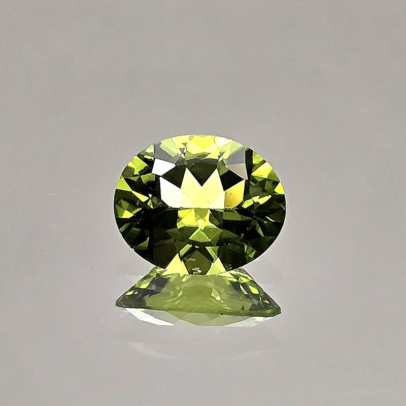Pietra di Peridoto Ovale 3,17 Ct.