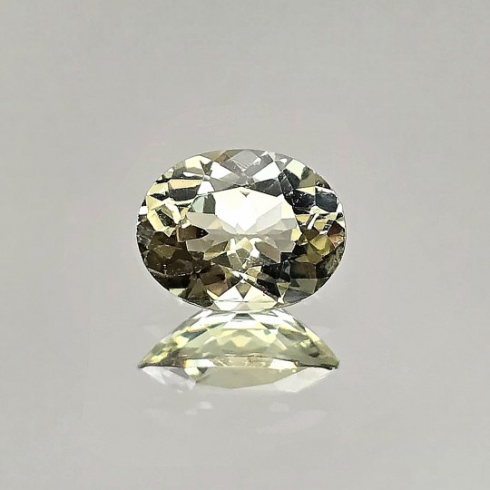 Pietra di Apatite Verde Ovale 3,11 Ct.