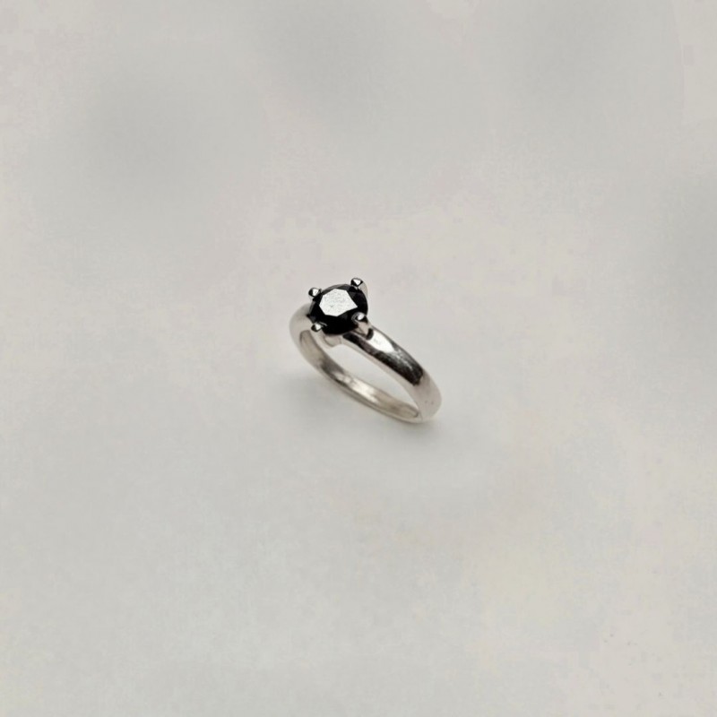 Anello Solitario con Diamante Nero RBC