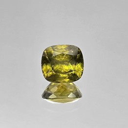 Pietra di Sfene Verde Oliva Rettangolare 4,01 Ct.