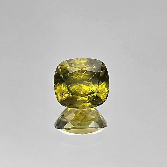 Pietra di Sfene Verde Oliva Rettangolare 4,01 Ct.