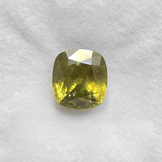 Pietra di Sfene Verde Oliva Rettangolare 4,01 Ct.