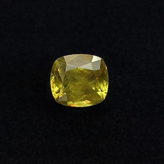 Pietra di Sfene Verde Oliva Rettangolare 4,01 Ct.