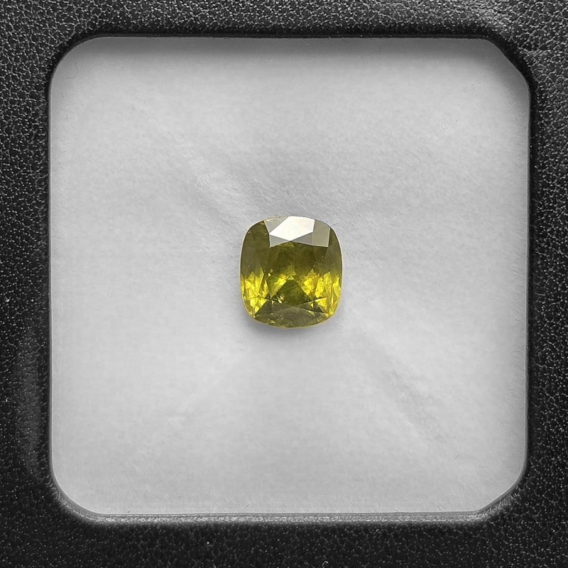 Pietra di Sfene Verde Oliva Rettangolare 4,01 Ct.