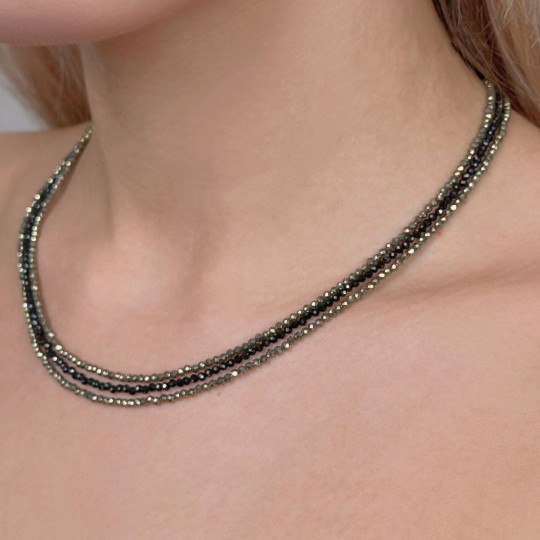 Collana a 3 Fili Paralleli con Spinello e Pirite