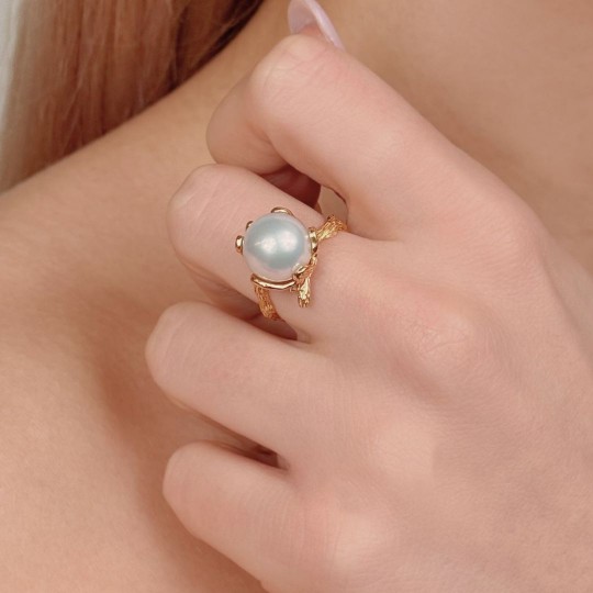 Anello con Castone a Corolla e Perla ø 10 mm