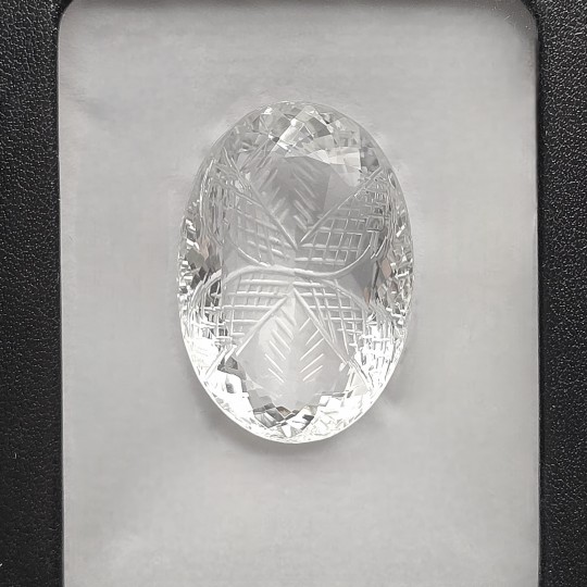 Pietra di Quarzo Ialino con Incisioni 78,39 Ct.