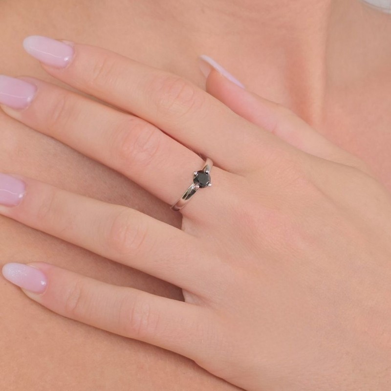 Anello Solitario con Diamante Nero RBC