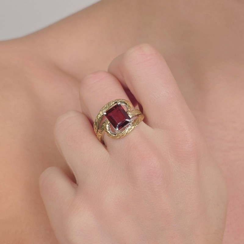 Anello con Granato Ottagonale 3,30 Ct.