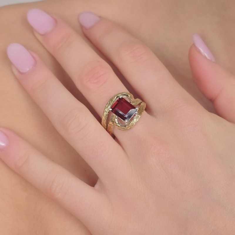 Anello con Granato Ottagonale 3,30 Ct.