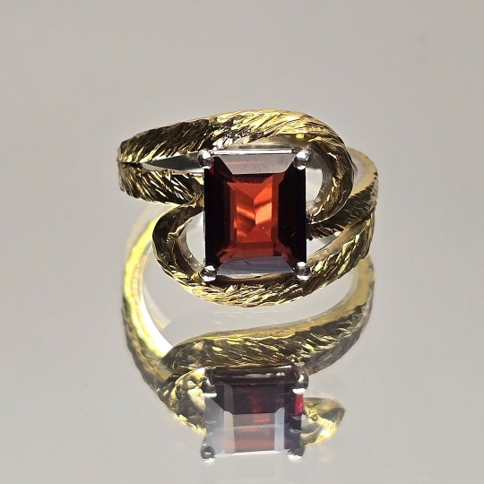 Anello con Granato Ottagonale 3,30 Ct.