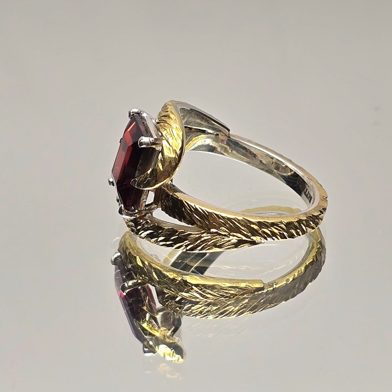 Anello con Granato Ottagonale 3,30 Ct.