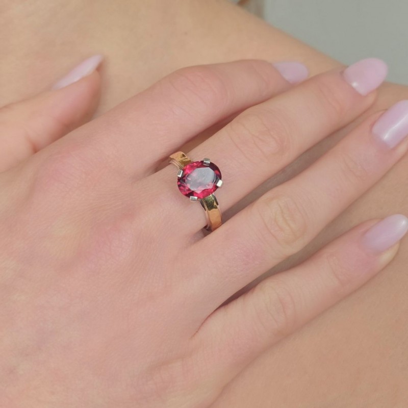 Anello con Granato Ovale 3,50 Ct.