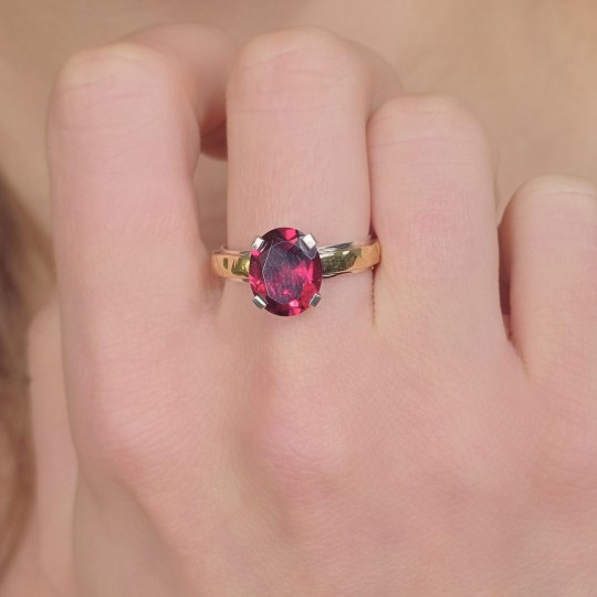 Anello con Granato Ovale 3,50 Ct.