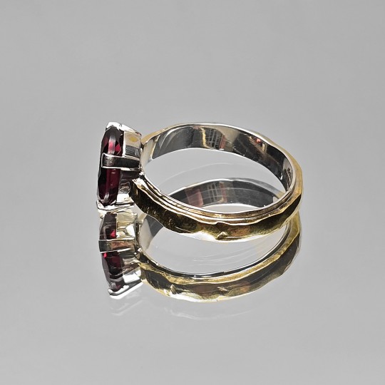 Anello con Granato Ovale 3,50 Ct.