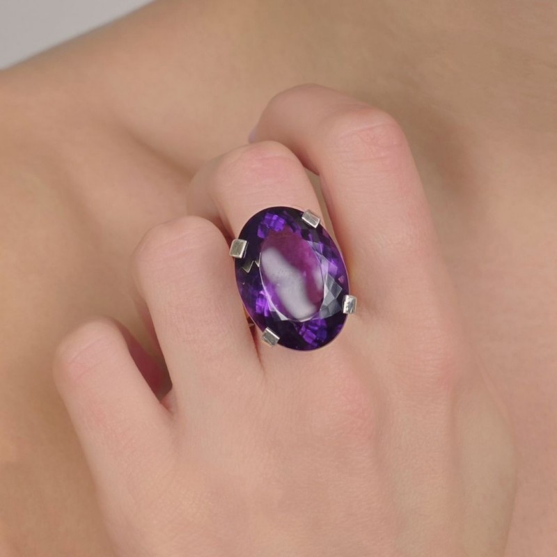 Anello in Bronzo con Ametista Ovale 33,50 Ct.