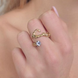 Anello con Decoro a Ramo e Tanzanite