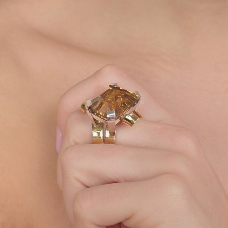 Spiral ring with opononal brandy quartz 24.92 ct.