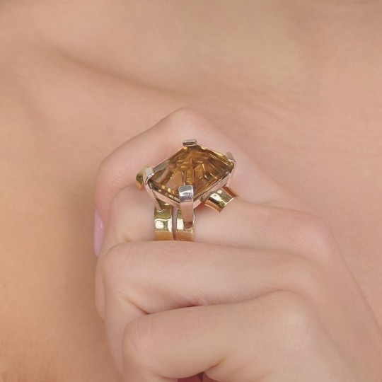 Spiral ring with opononal brandy quartz 24.92 ct.
