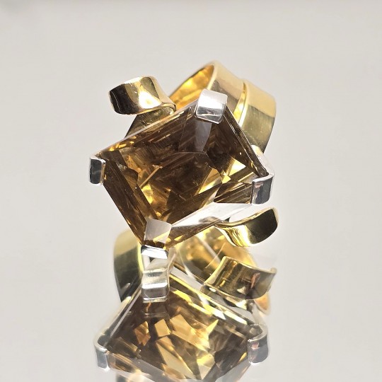 Spiral ring with opononal brandy quartz 24.92 ct.